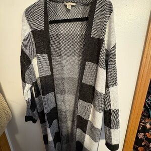 Cozy Casual Monochrome Checkered Cardigan